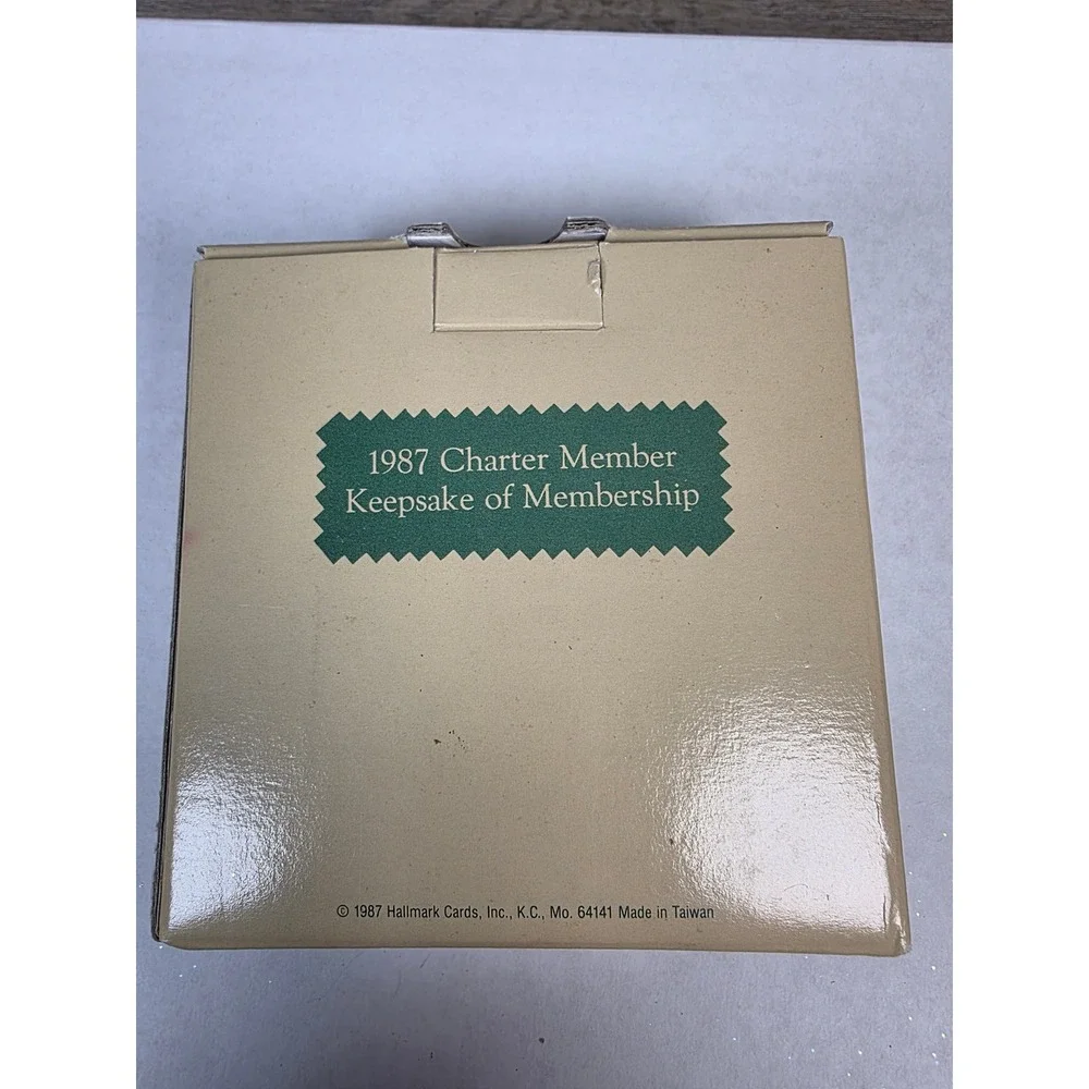 Wreath of Memories - Vintage 1987 Hallmark Keepsake Collector's Club Ornament